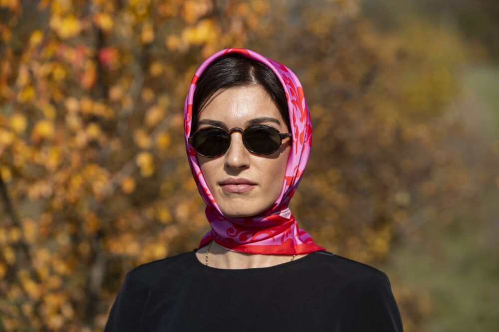 აბრეშუმის თავსაბურავი Lady D - Image 2